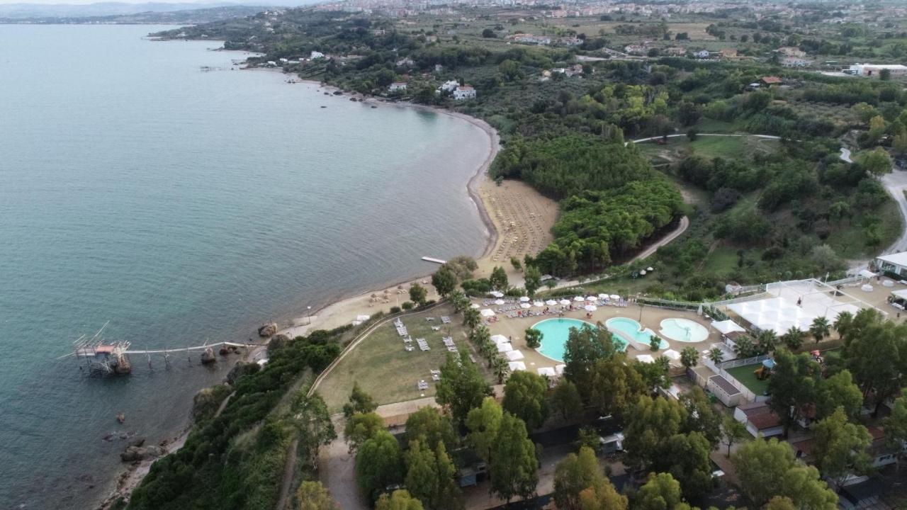 Grotta Del Saraceno Aparthotel Vasto Bagian luar foto