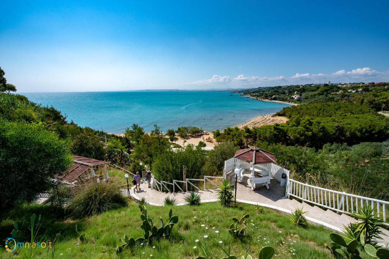 Grotta Del Saraceno Aparthotel Vasto Bagian luar foto