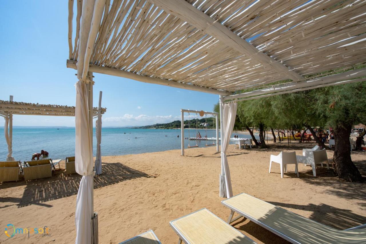 Grotta Del Saraceno Aparthotel Vasto Bagian luar foto