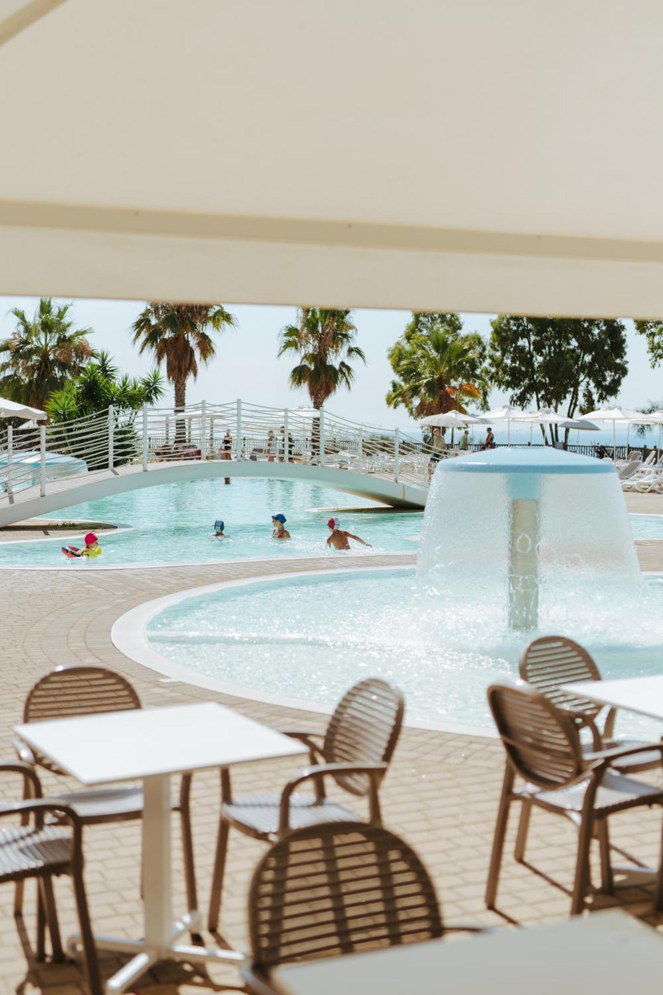 Grotta Del Saraceno Aparthotel Vasto Bagian luar foto